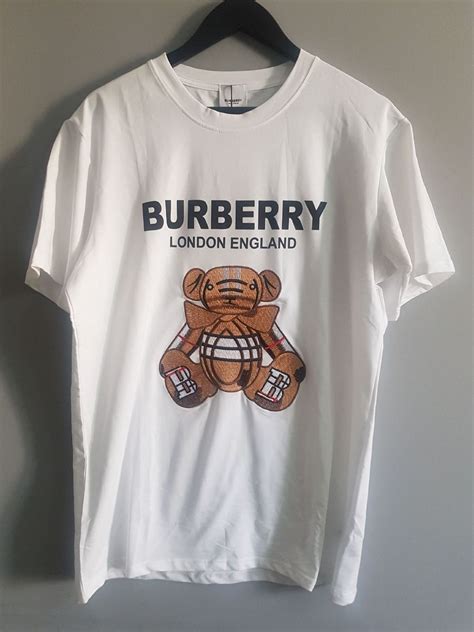 Playeras de Burberry .